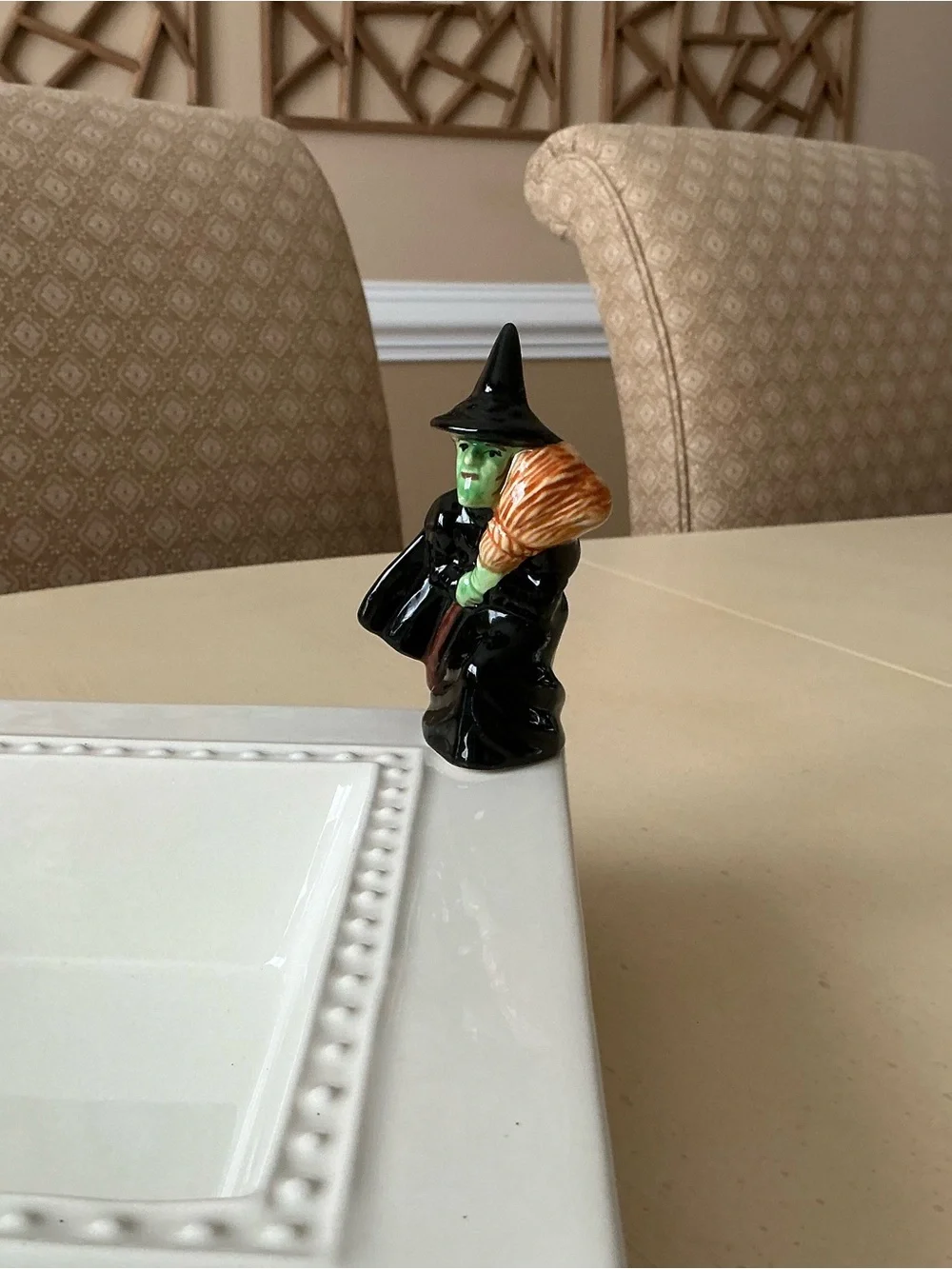 SPOOKtacular Halloween Wizard Of Oz Witch Platter Decoration 🧙🏻‍♀️